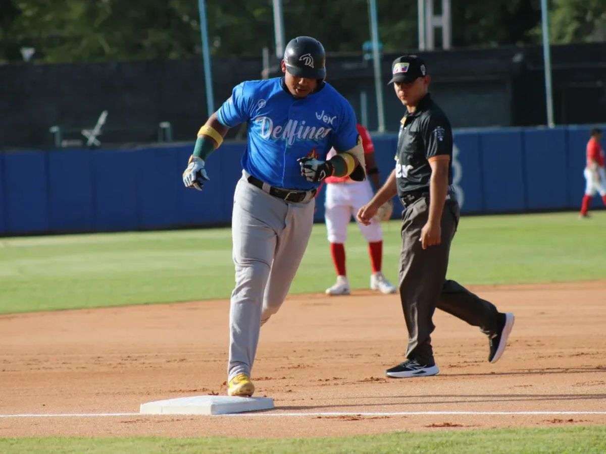 Delfines sigue en la punta de la Liga Mayor