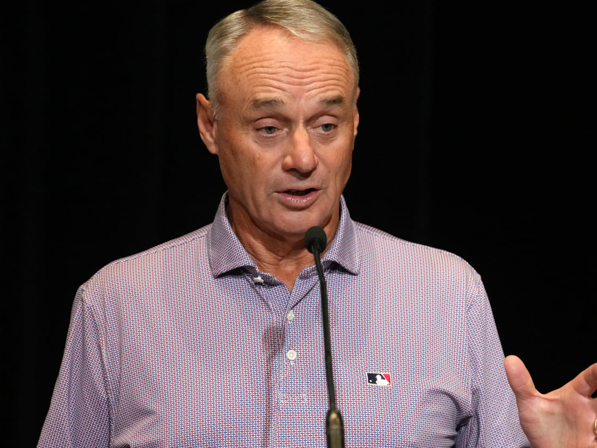 Manfred discute entrada de MLB en el beisbol olímpico