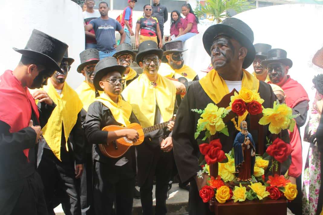 Parrandas de San Pedro de Guatire condecoradas con la Orden Justo Pico Tovar