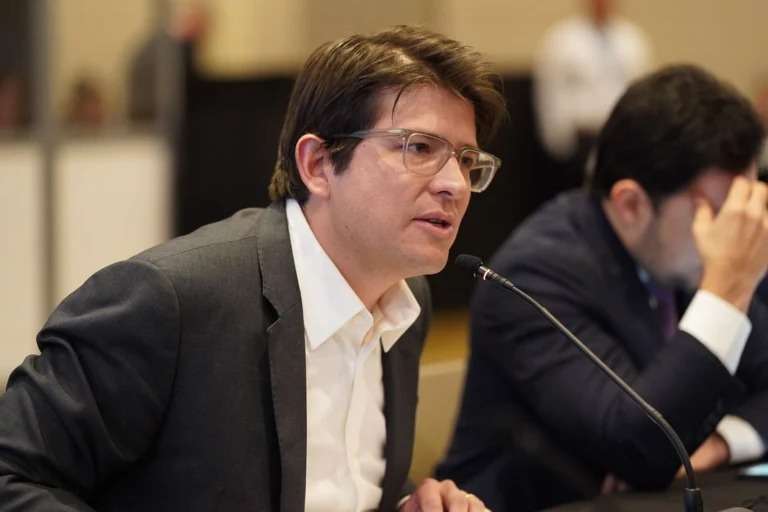 Atentan contra precandidato presidencial colombiano del Centro Democrático