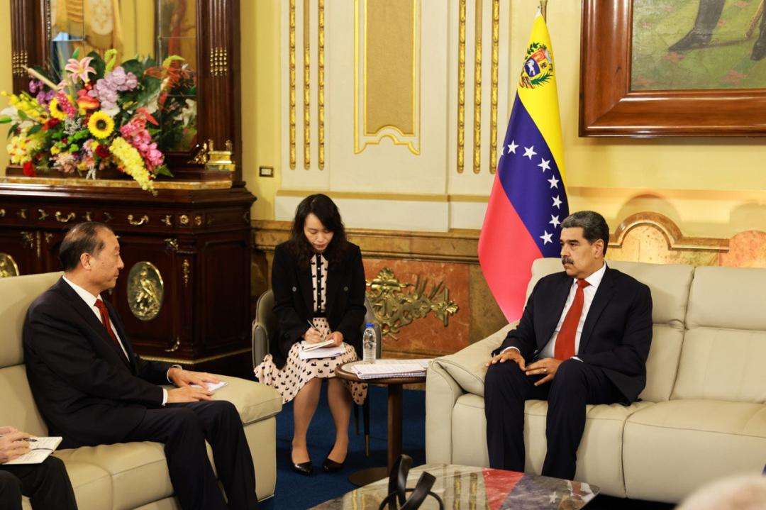 Presidente sostiene encuentro con delegación china