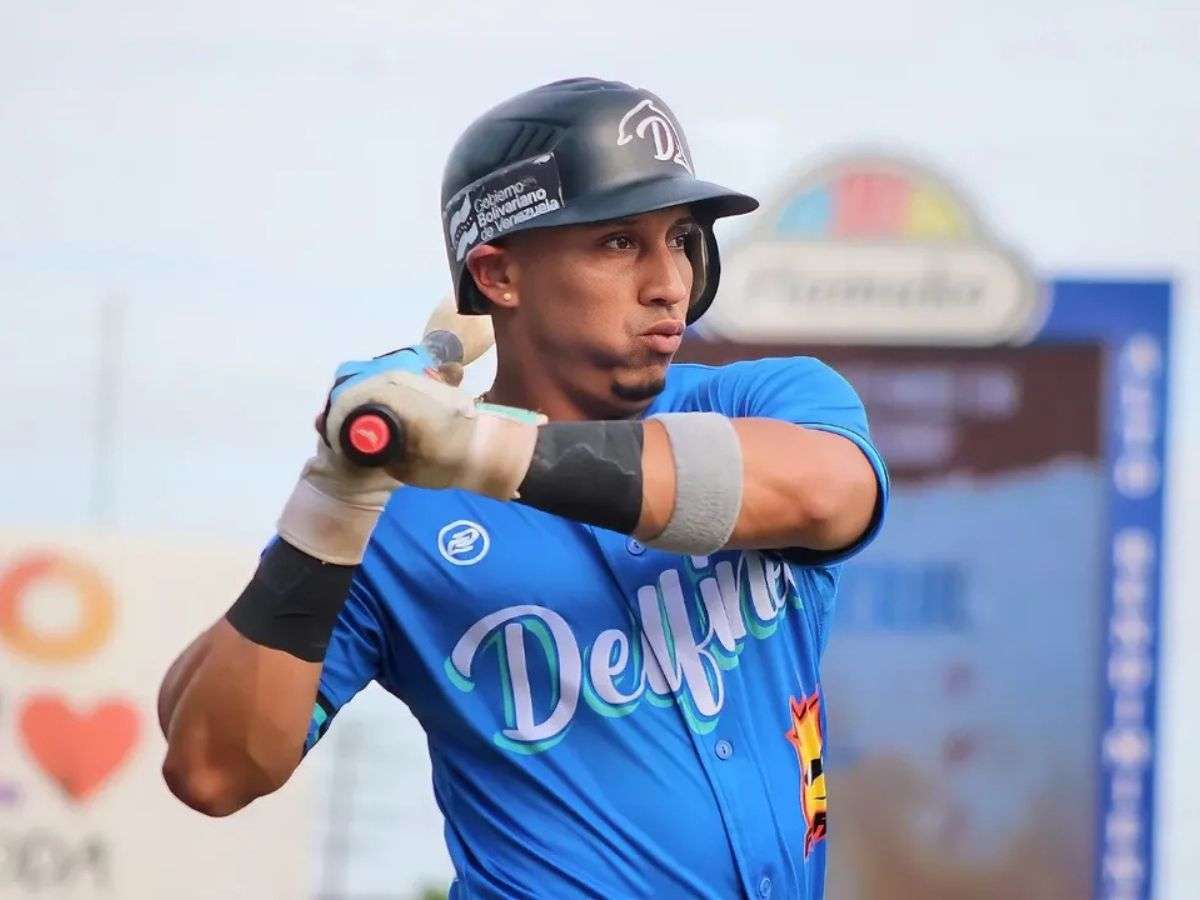 Delfines se creció ante Marineros en extra innings