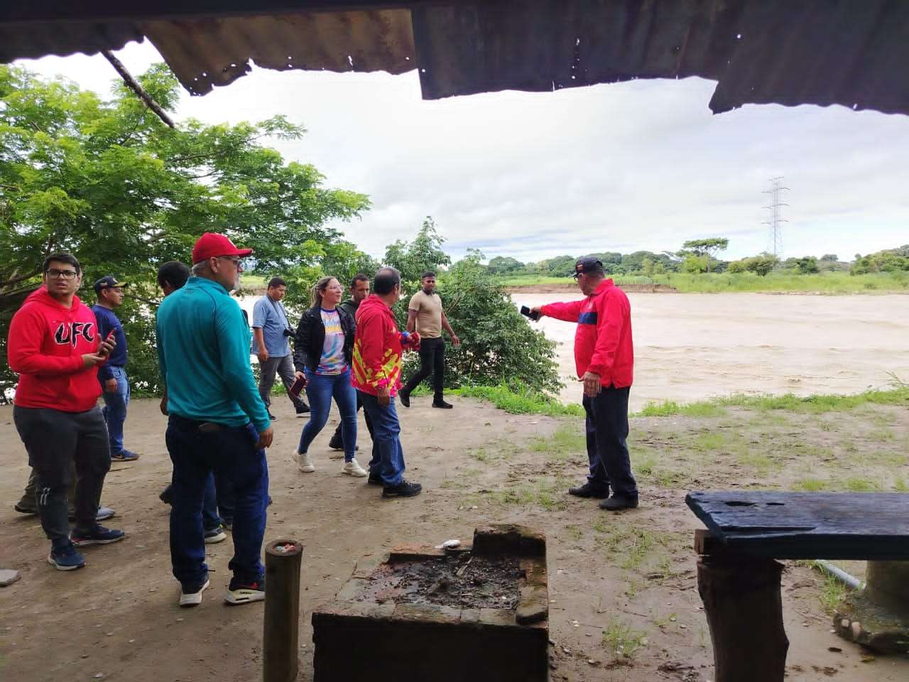 Construyen protección a pilotes en la autopista José Antonio Páez en Barinas