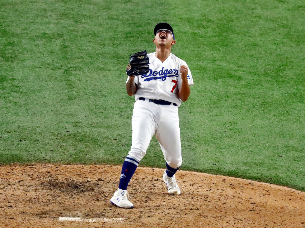 Julio Urías busca contrato en MLB