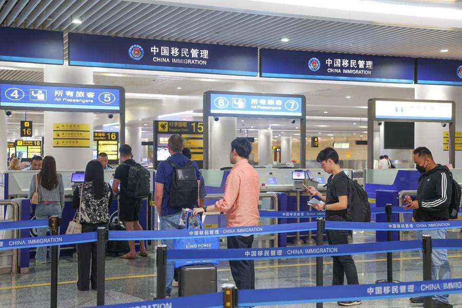 China registra aumento de visitantes extranjeros tras exención de visado