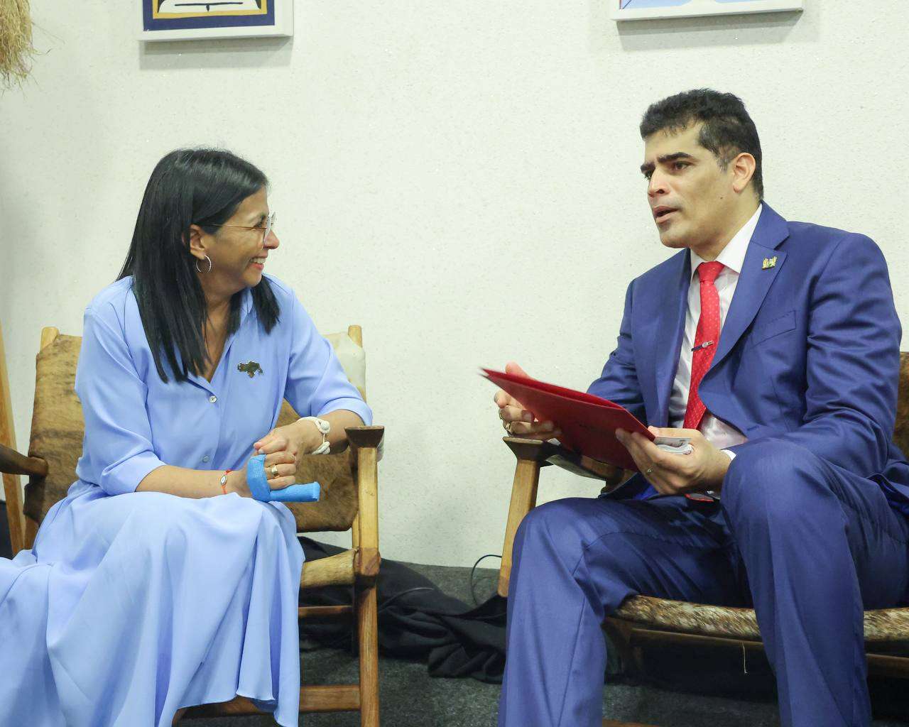 Vicepresidenta Delcy Rodríguez se reunió con la presidenta de Suriname