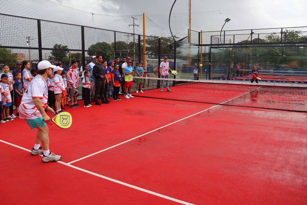 Inauguran canchas de Pádel en comuna del sur de Valencia 
