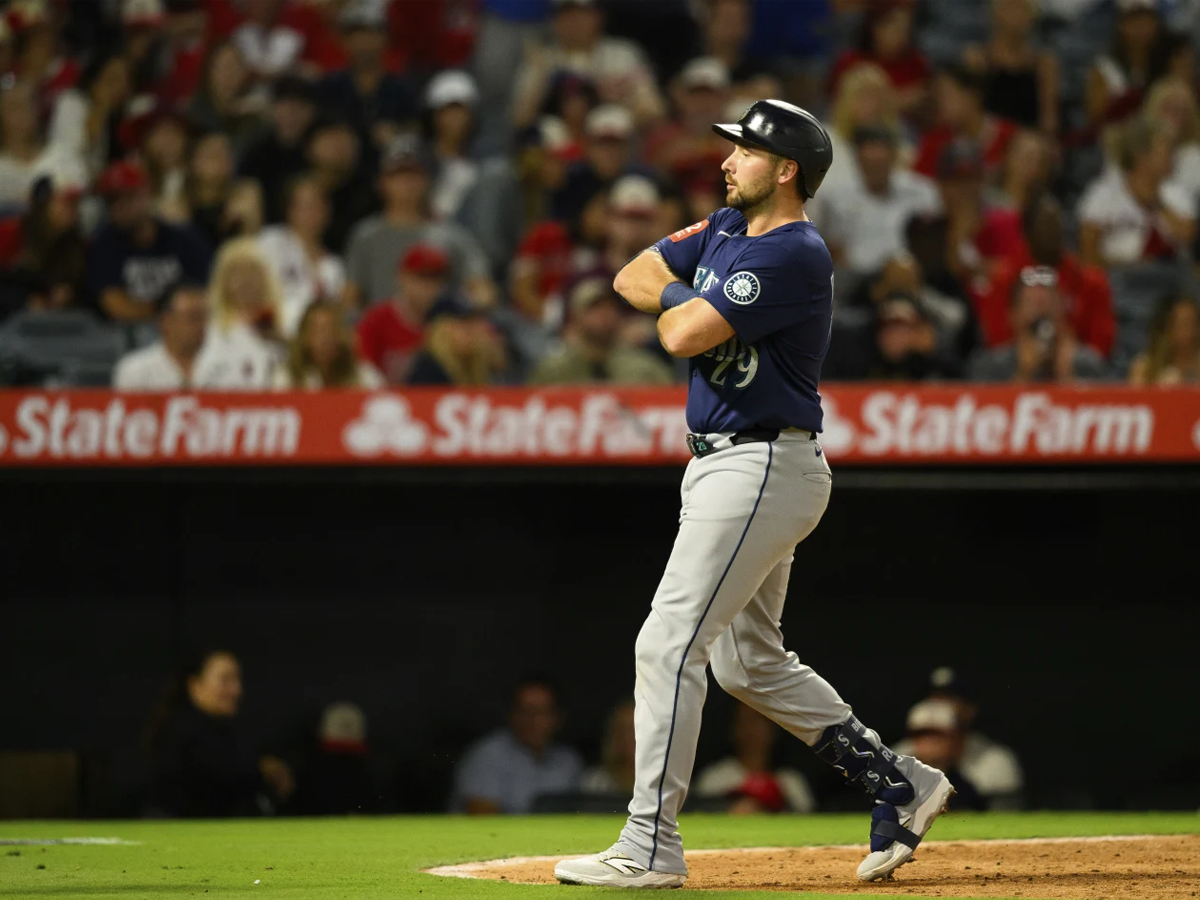 Cal Raleigh hace historia con su HR 40 antes de agosto