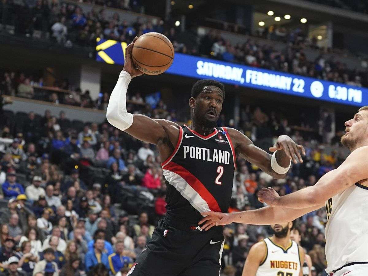 Los Lakers suman a Deandre Ayton para la próxima temporada