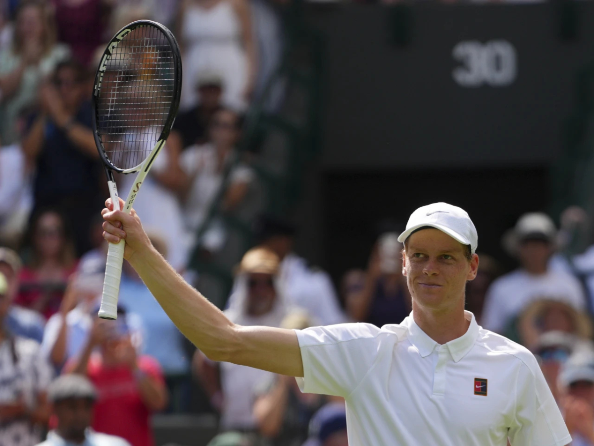 Jannik Sinner debutó con victoria en Wimbledon
