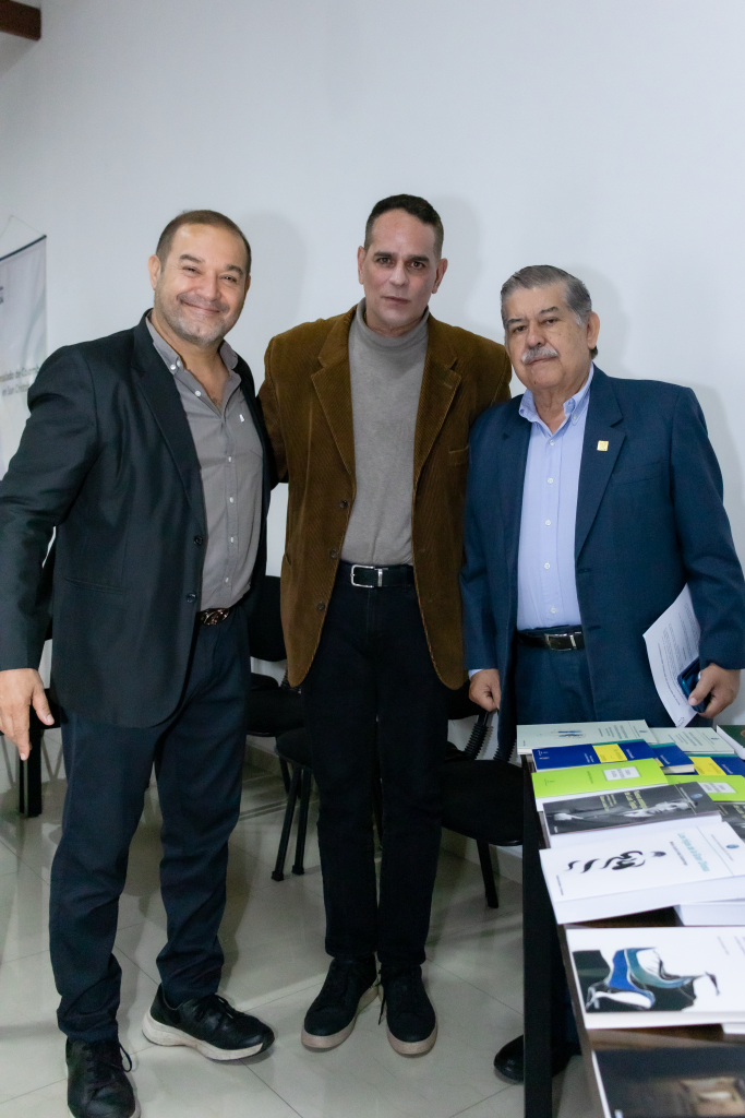 Colombia dona 634 libros a la Universidad de Los Andes