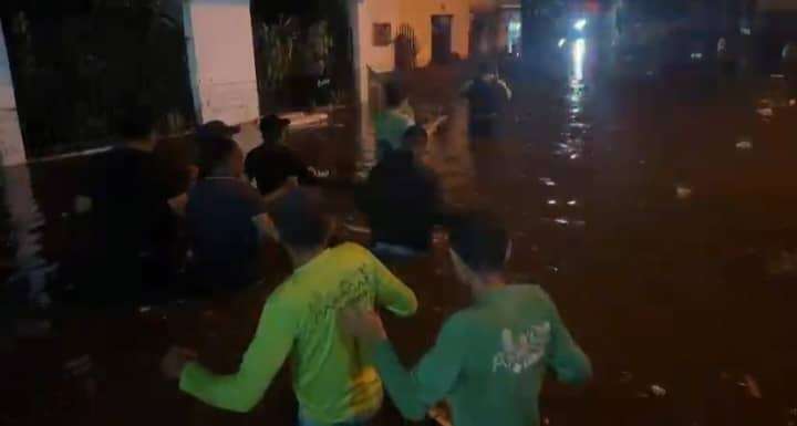 Reportan anegaciones por lluvias en varias zonas de Maracay 