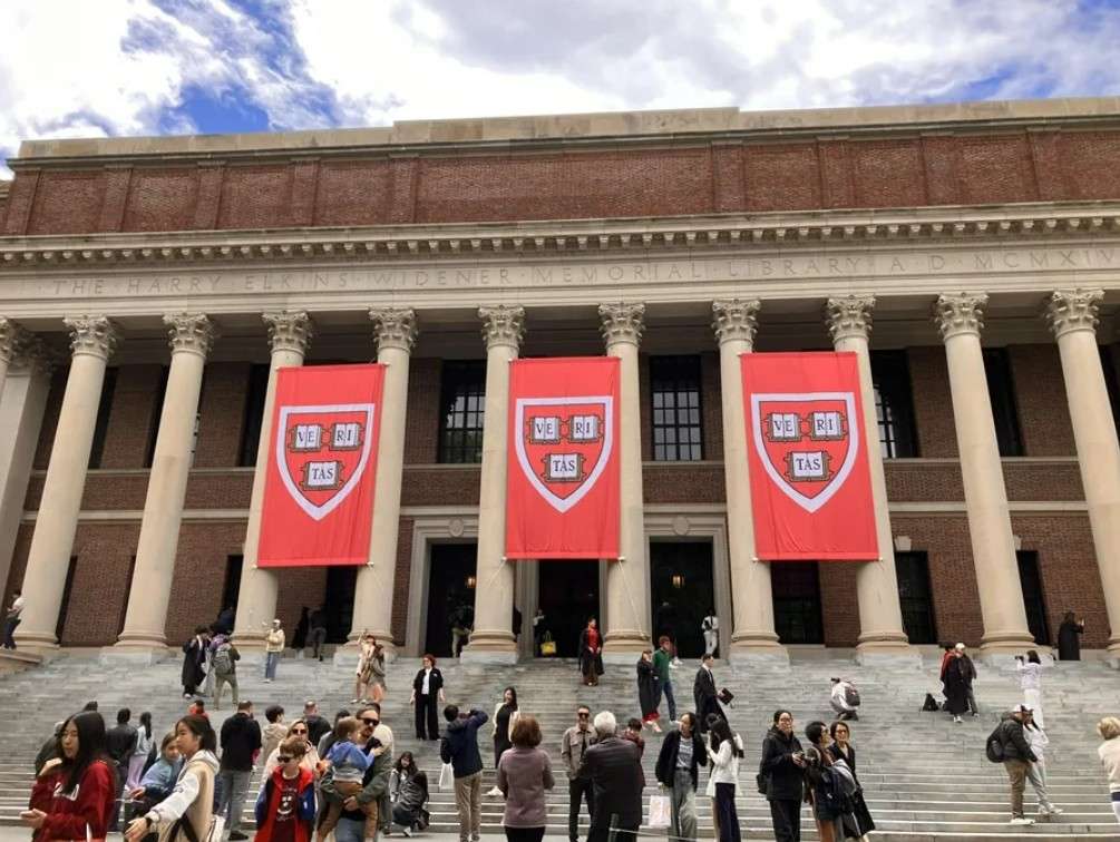 Administración Trump renueva presión sobre Harvard por estudiantes extranjeros