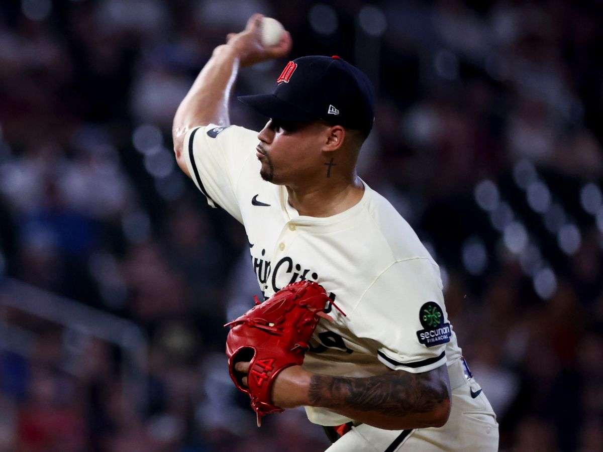 Phillies adquieren al relevista Jhoan Durán