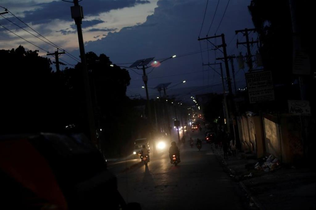 Prometen restablecer energía eléctrica en la capital de Haití