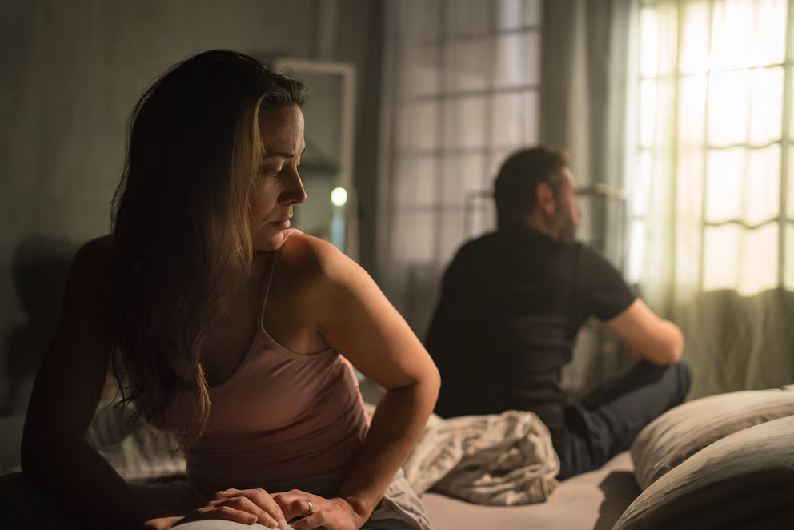 Qué significa que una persona salte de una relación de pareja a otra continuamente, según la psicología