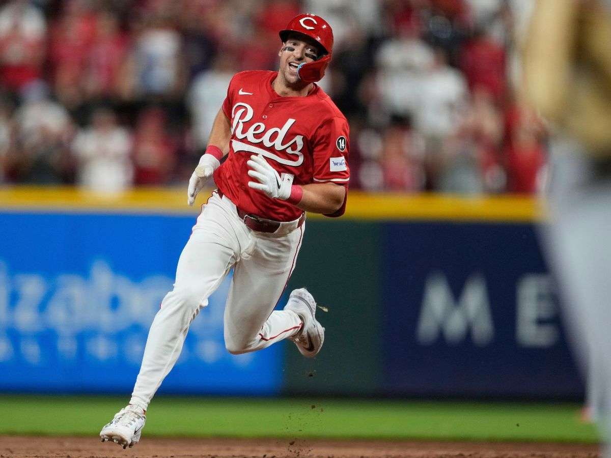 Spencer Steer le da el triunfo a los Rojos