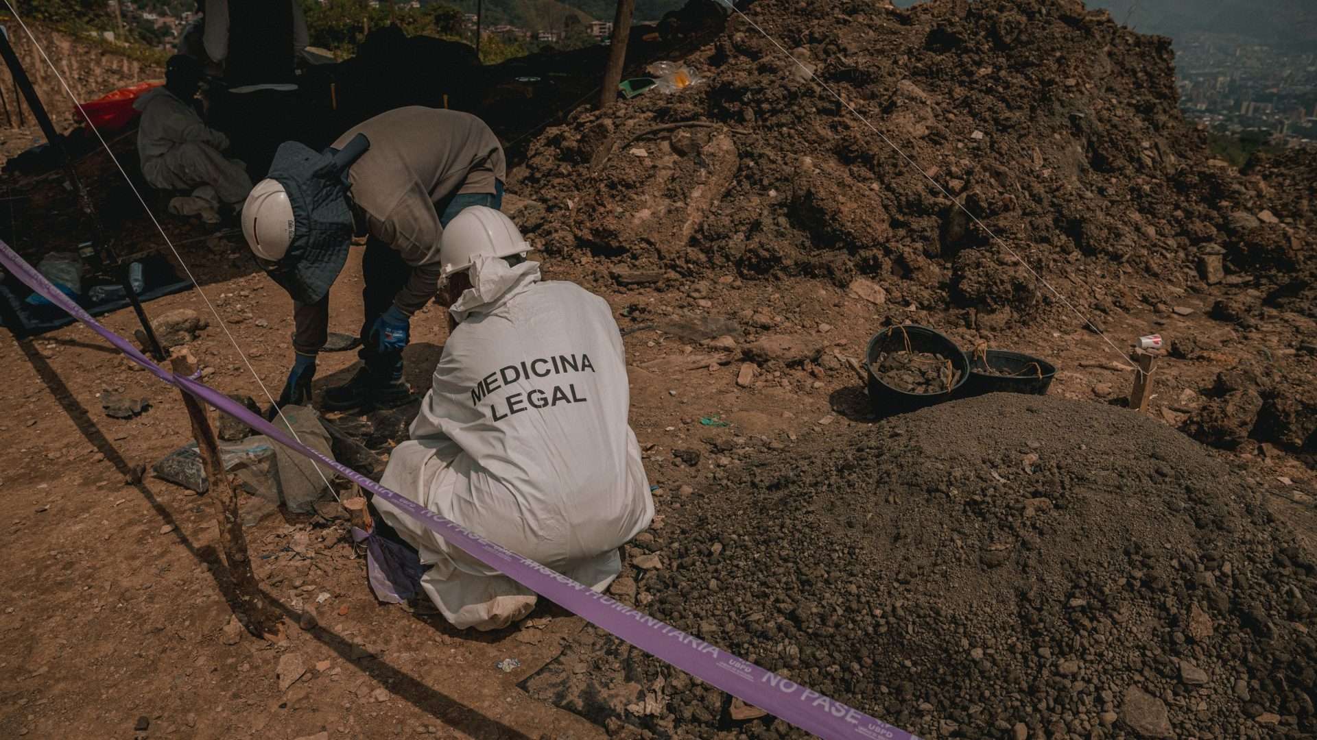 Encuentran ocho cuerpos de líderes sociales en fosa común en Colombia