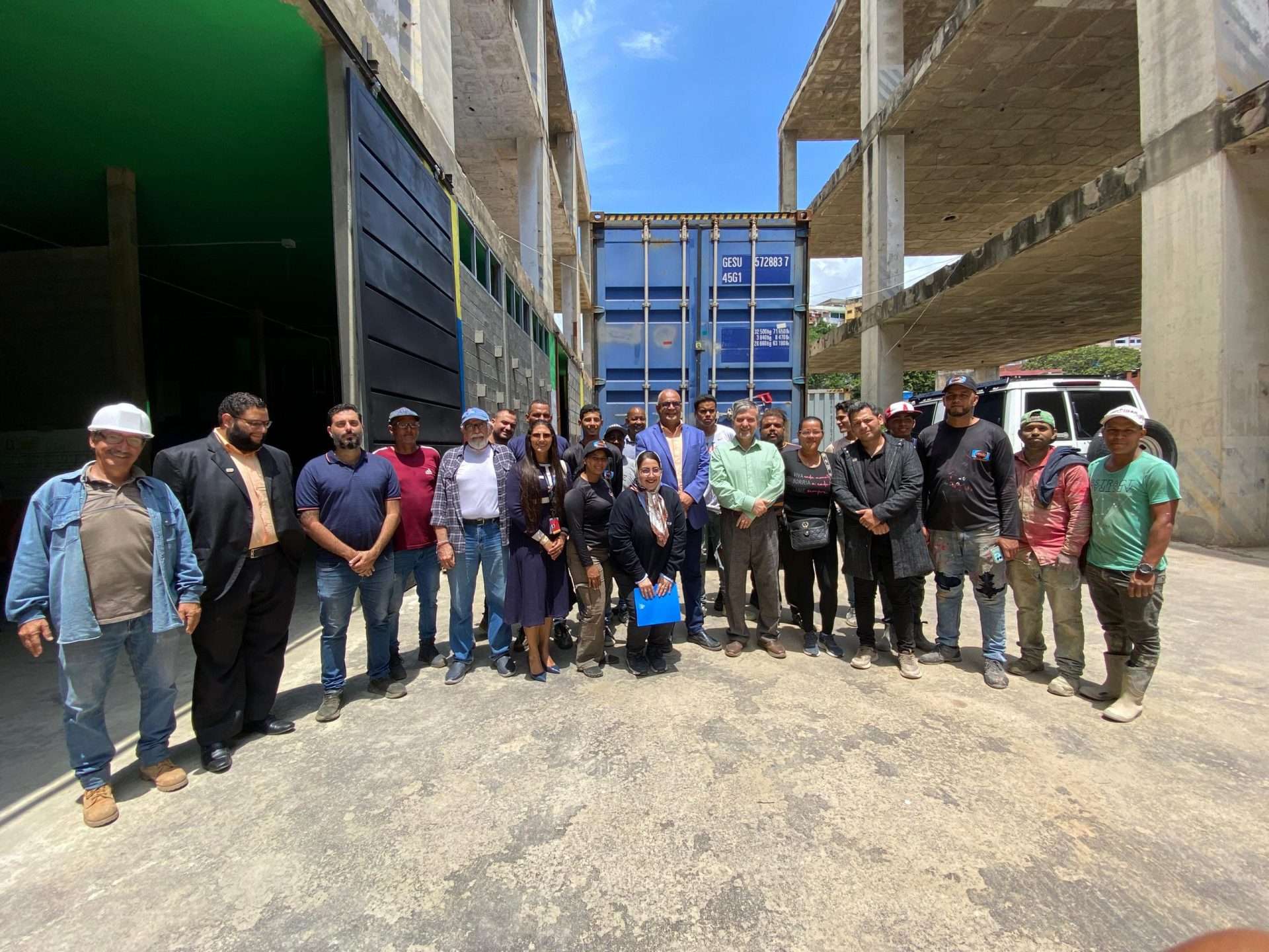 Llega a La Guaira primera línea de producción para fabricar cables de fibra óptica