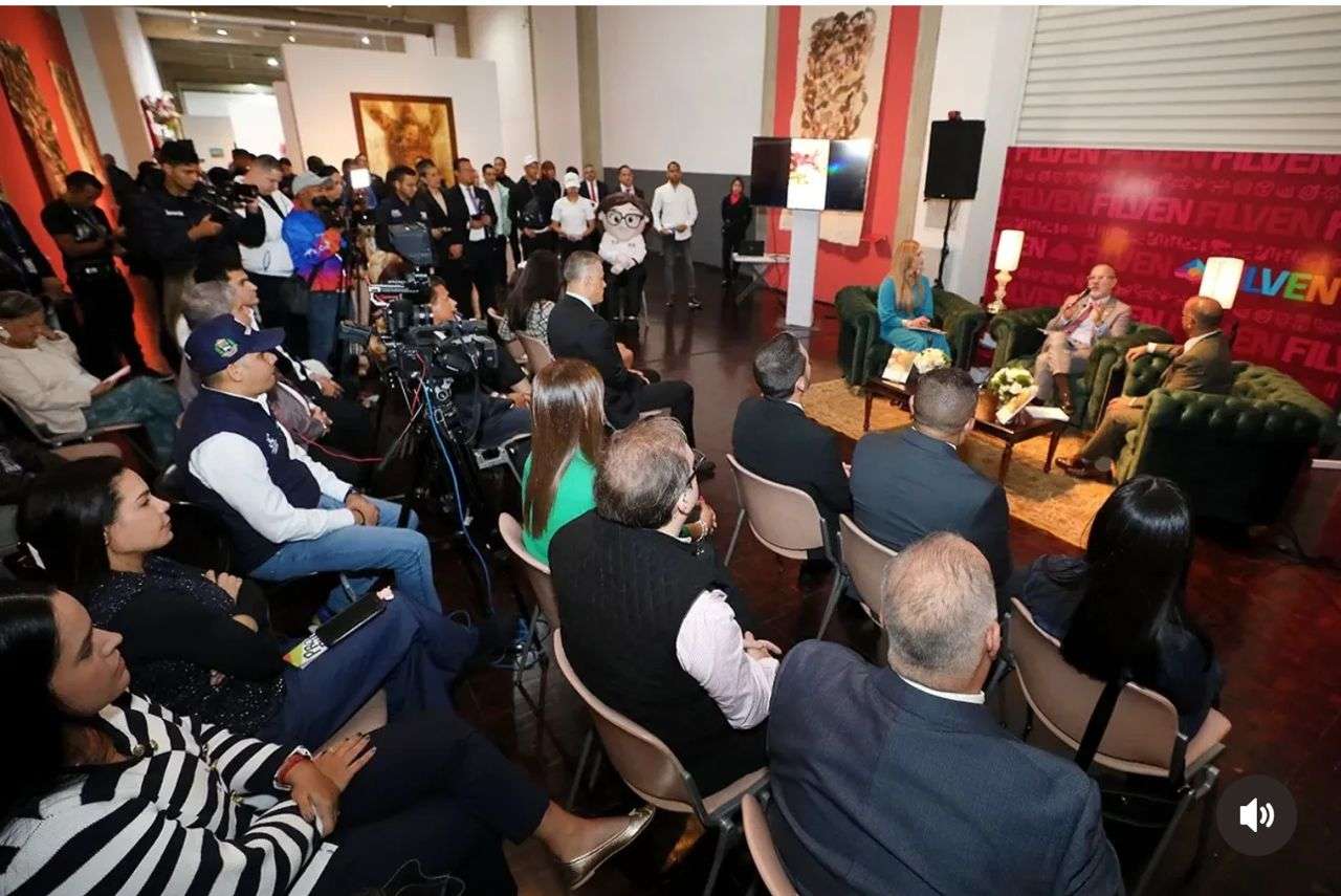 Magistrado Inocencio Figueroa presentó Libro “Relatos de Independencia” en la Filven 2025