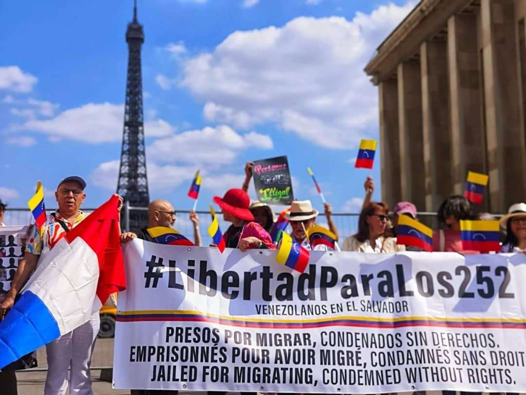 Manifiestan en París en solidaridad con los 252 venezolanos secuestrados