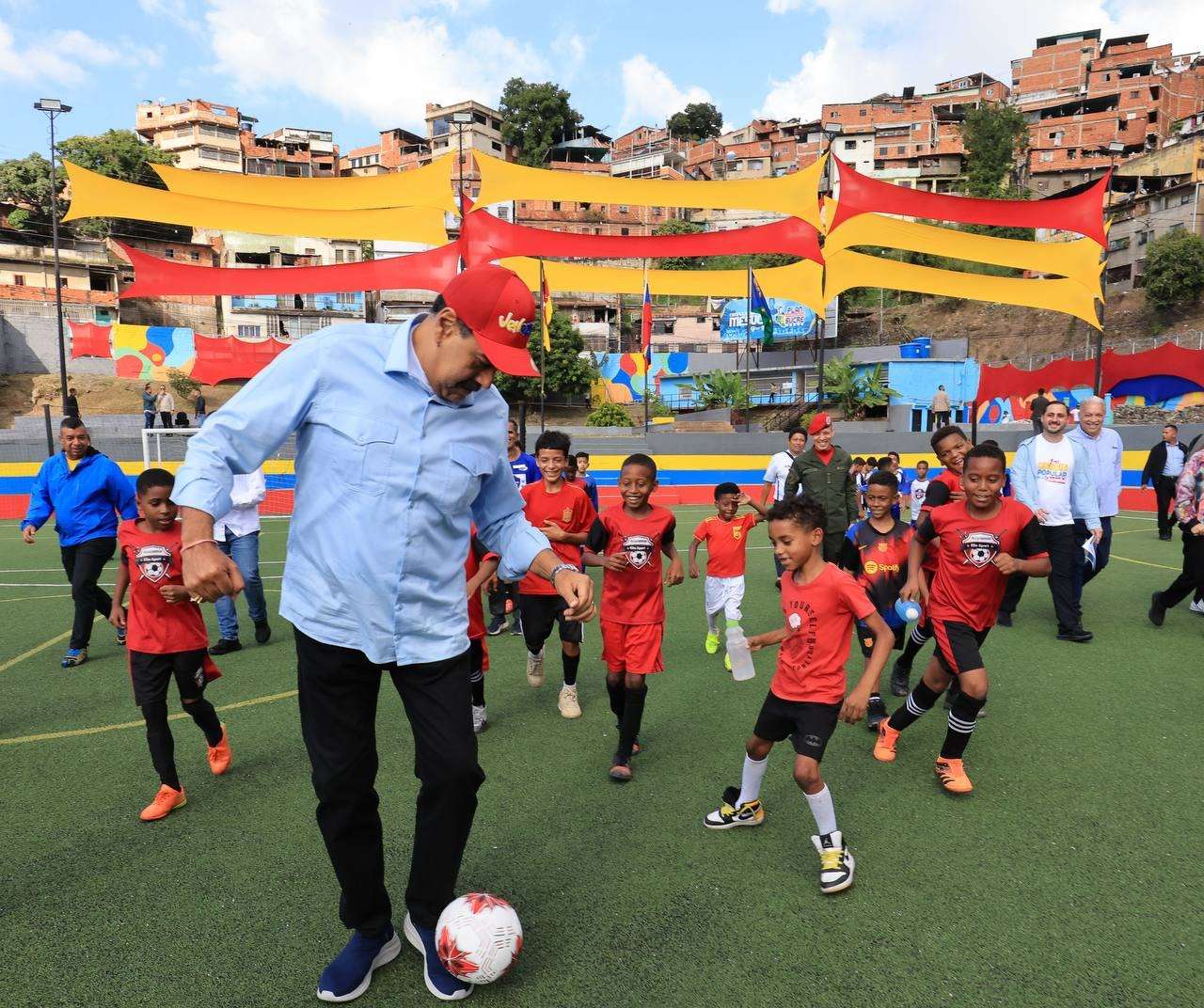 Maduro realiza entrega de espacios deportivos en Mesuca