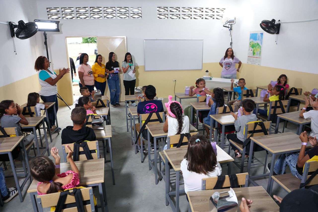 Vicepresidenta entregó la nueva Unidad Educativa Casona II en Turmero