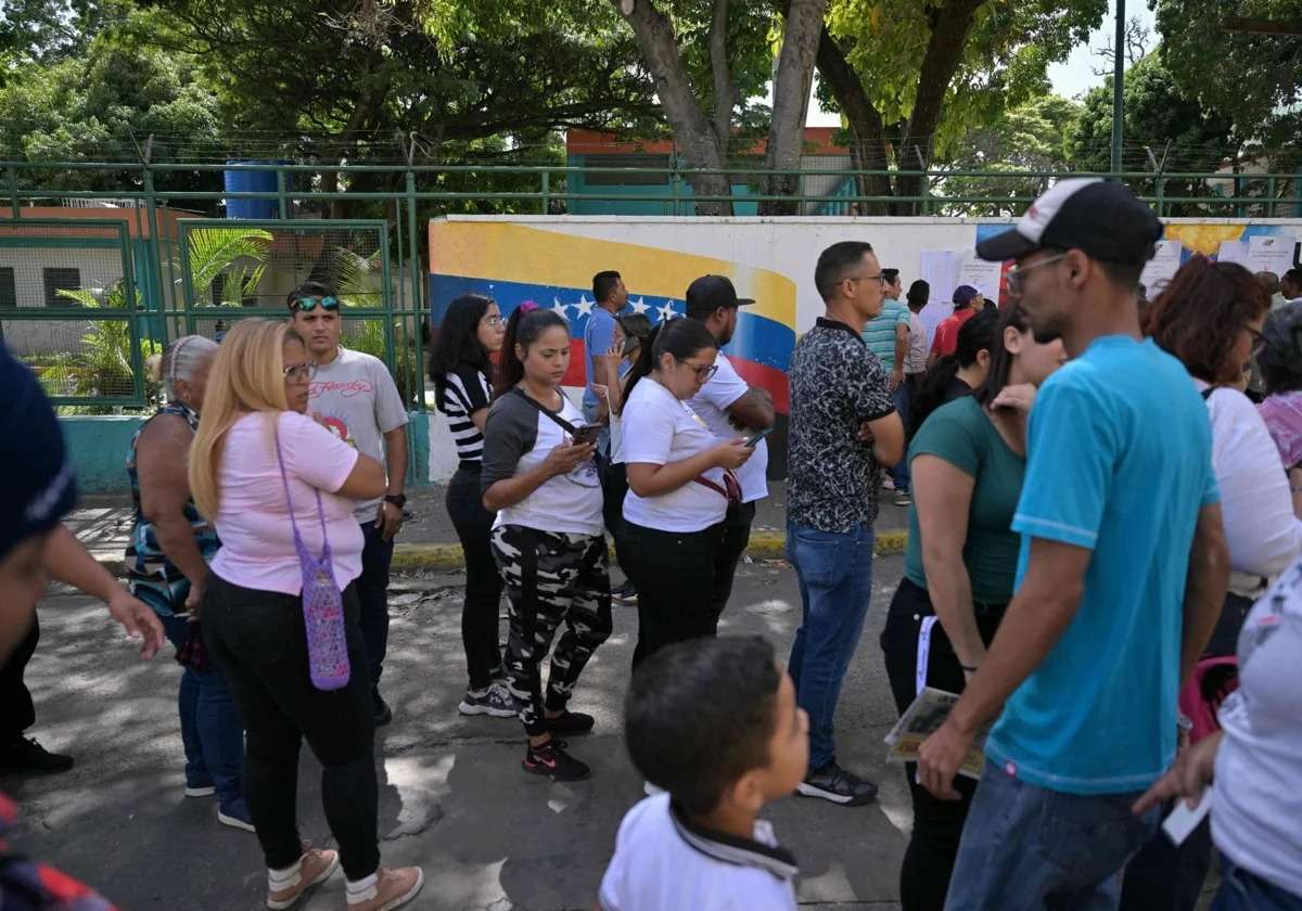 Caracas participa activamente en la jornada electoral de este domingo