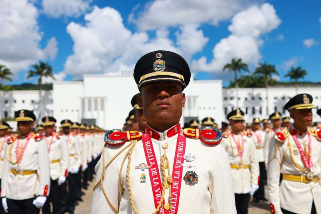 Presidente Maduro lidera acto de ascensos conjunto de la Fanb