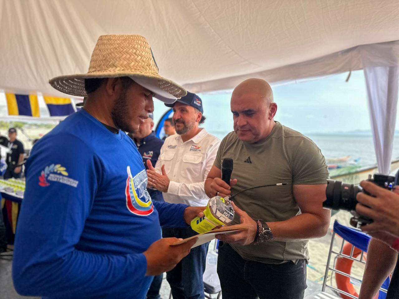 Entregan 100 radiobalizas satelitales a pescadores de Nueva Esparta