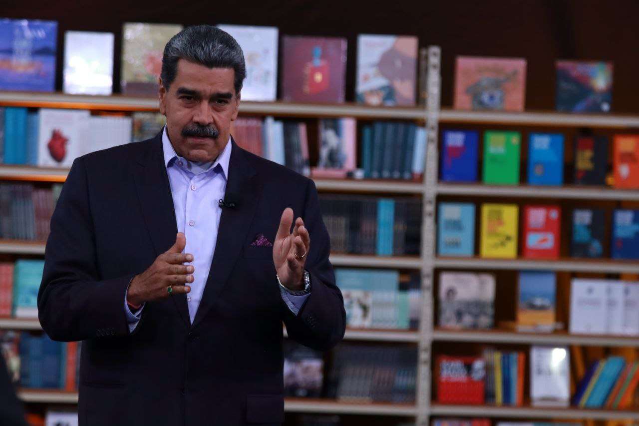 Un tren viaja al cielo de la media noche: el libro más vendido en Filven