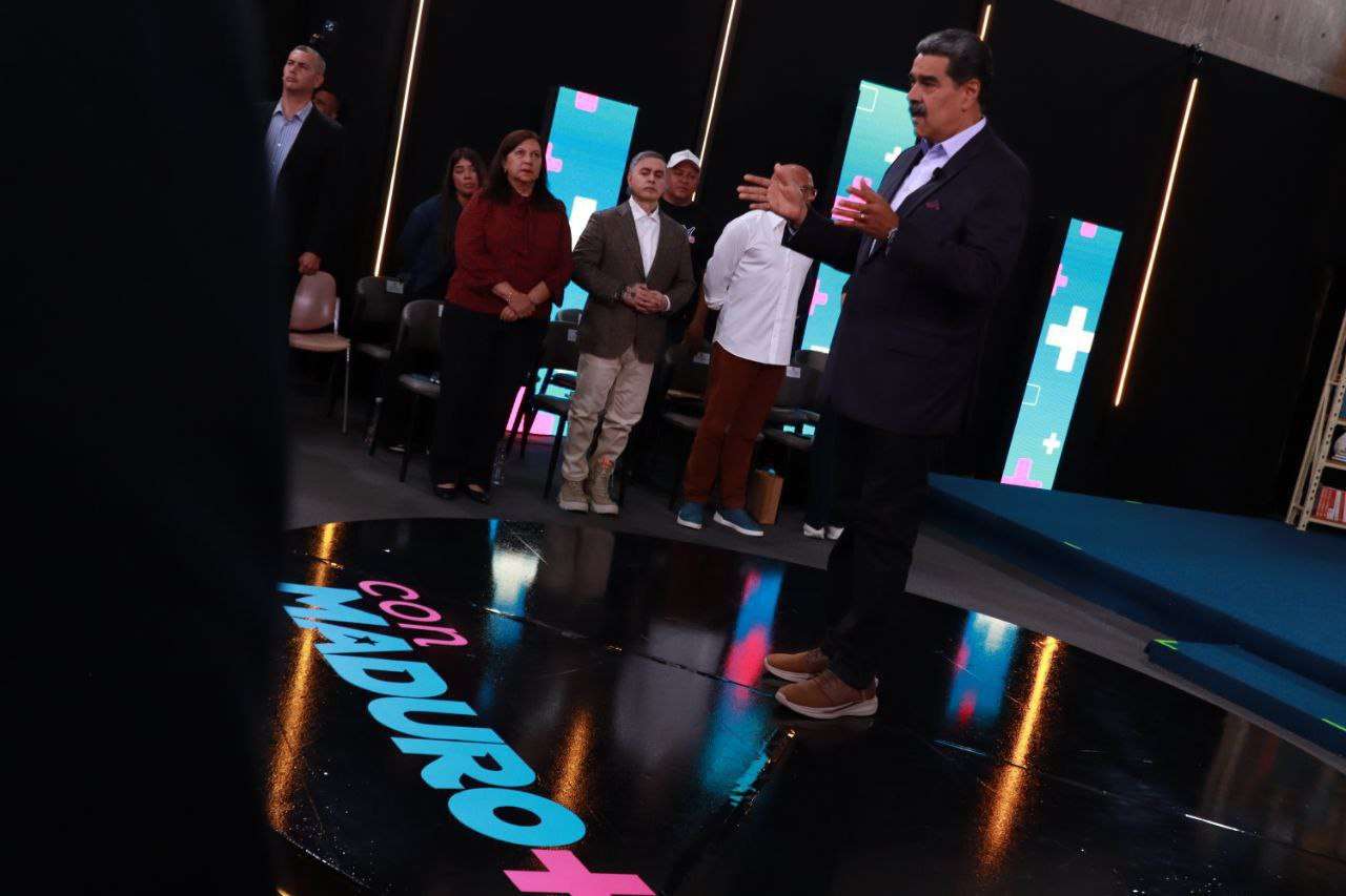 Maduro: la democracia no es solo el derecho a elegir, sino a participar