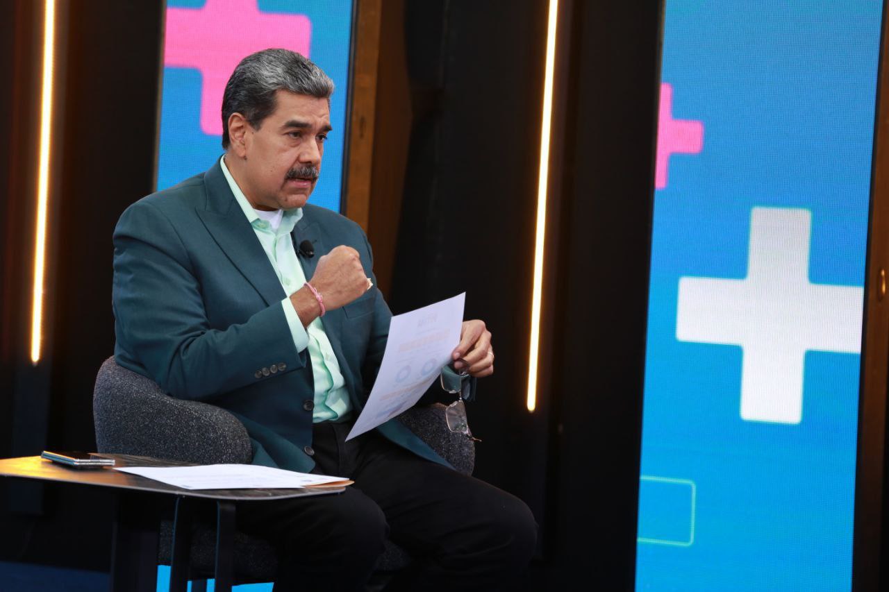 Maduro: el mundo tiene los ojos sobre los campos de concentración de Bukele