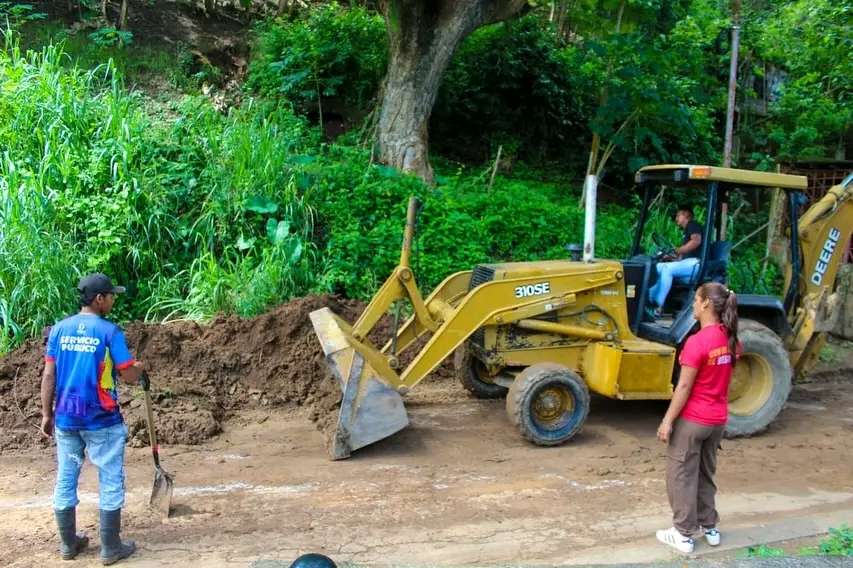 Mejoran vía hacia sector turístico La Caballeriza en Ocumare del Tuy 