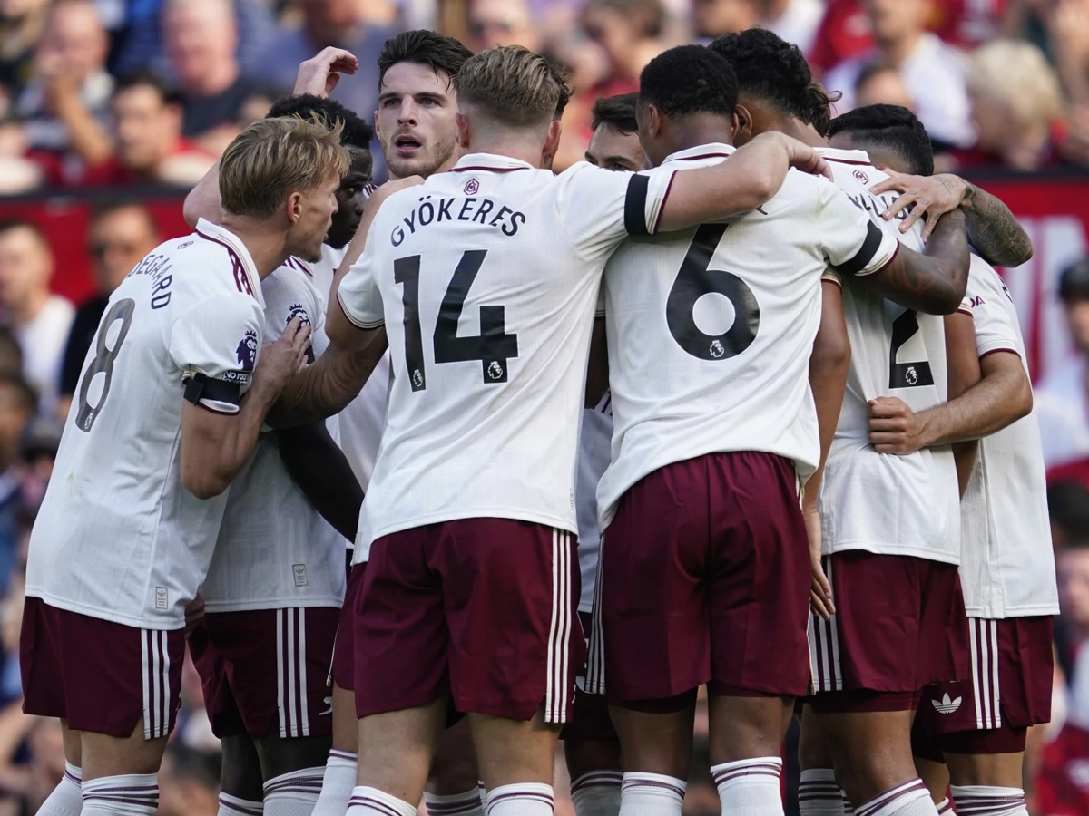 Arsenal vence con lo justo a Man Utd en Old Trafford