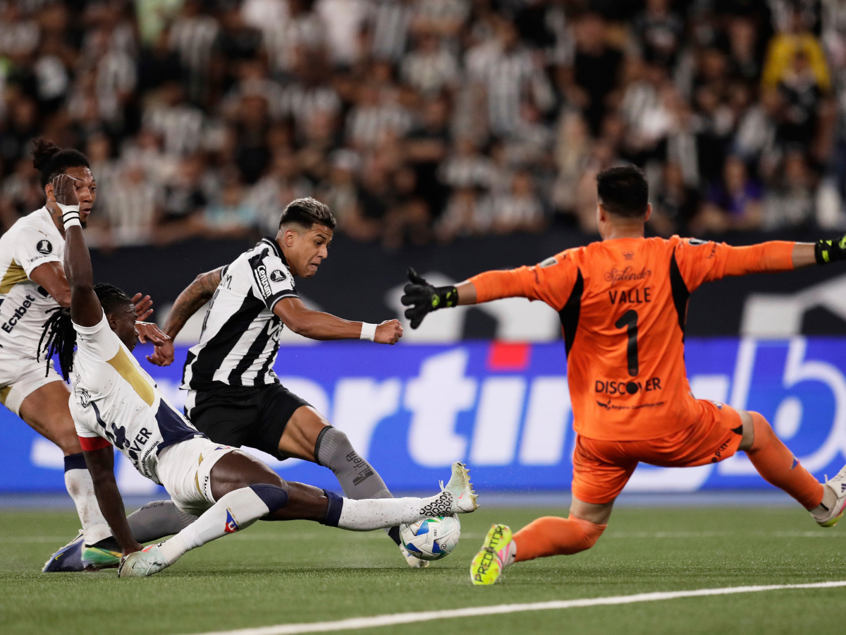 Botafogo de Savarino golpea primero a Liga de Quito