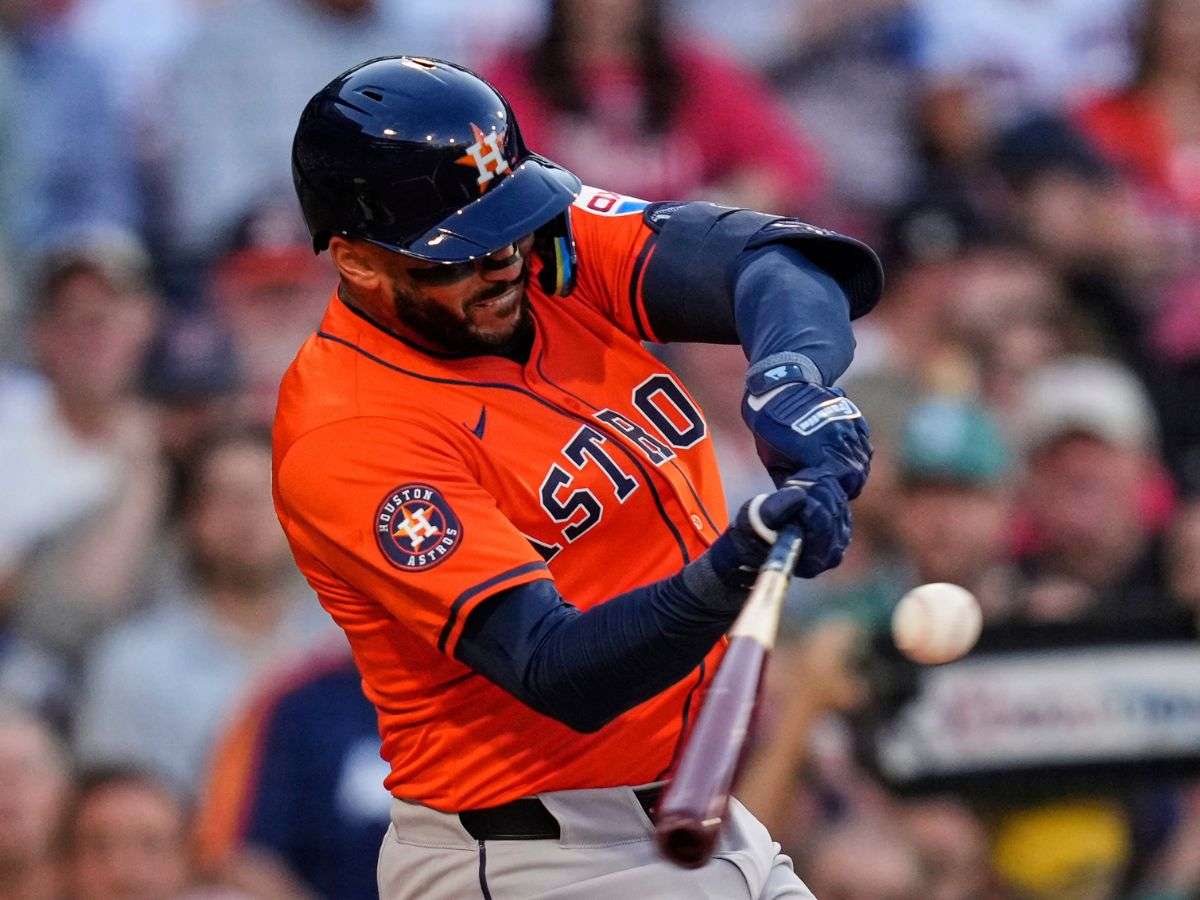 Carlos Correa conectó su primer jonrón con los Astros en 2025