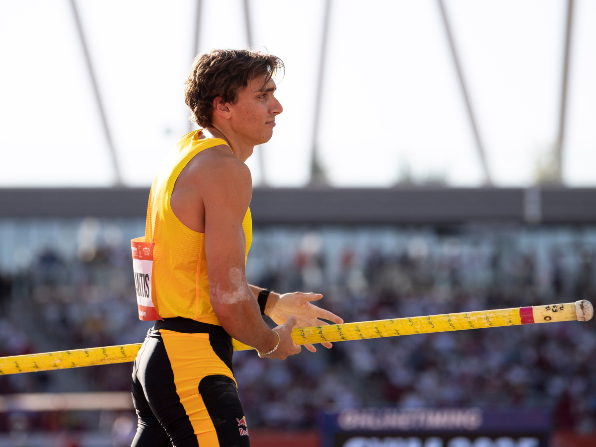 Armand Duplantis sigue rompiendo sus propios récords