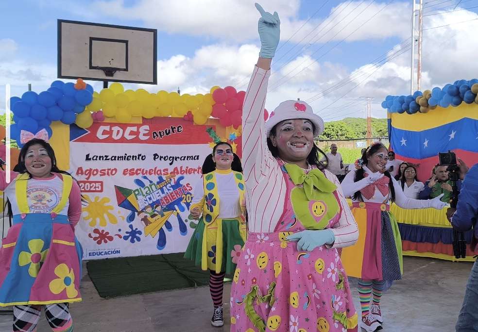 Plan Escuelas Abiertas 2025 inició en las regiones