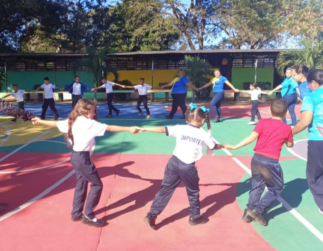 Unesco denuncia que la profesión docente sufre una "crisis sin precedentes" en el mundo