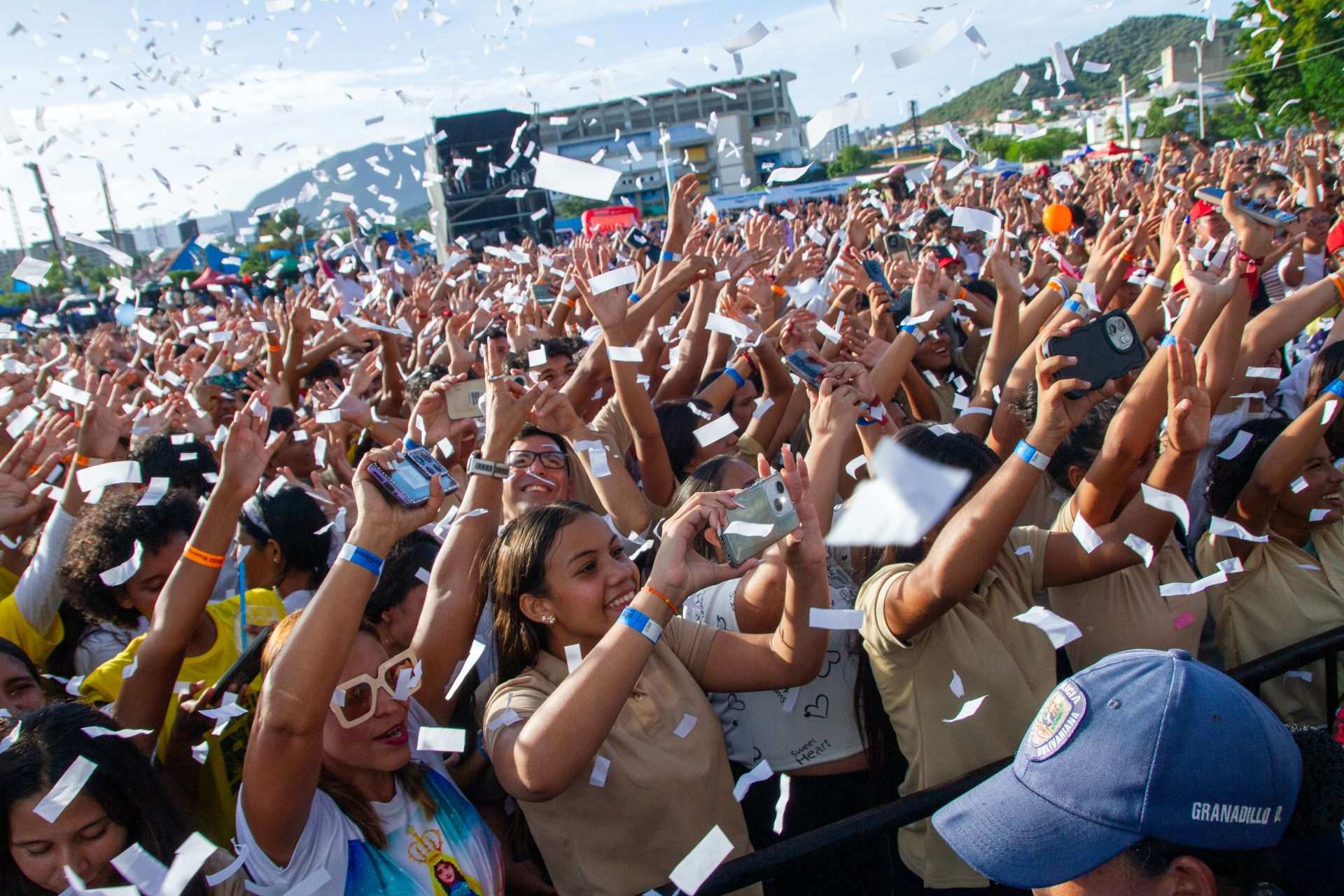 Bachilleres neoespartanos celebraron su graduación con la Ruta Live