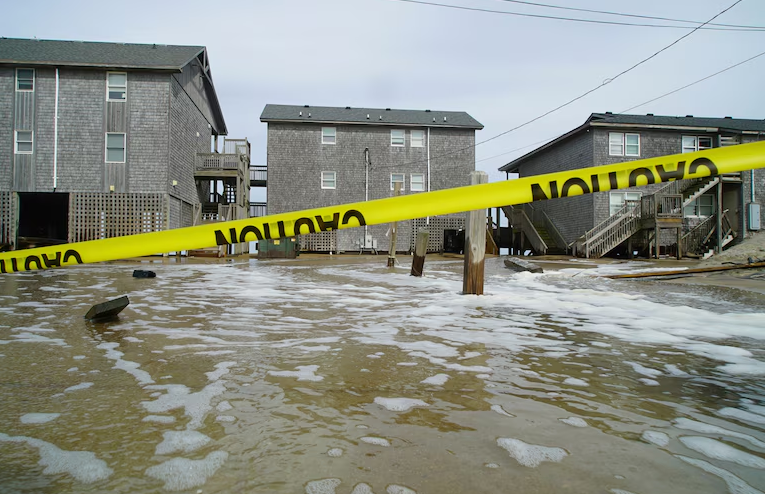 El huracán Erin avanza por el Atlántico y pone en alerta la costa este de Estados Unidos