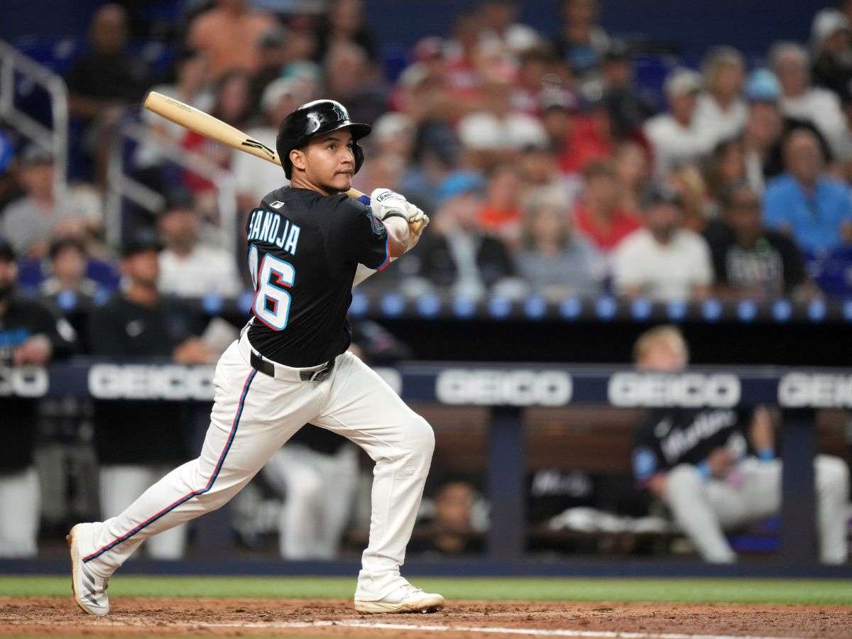 Javier Sanoja guía el triunfo de Marlins