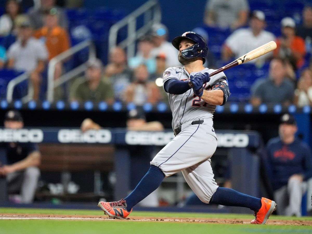 José Altuve en el podio de extrabases de los Astros