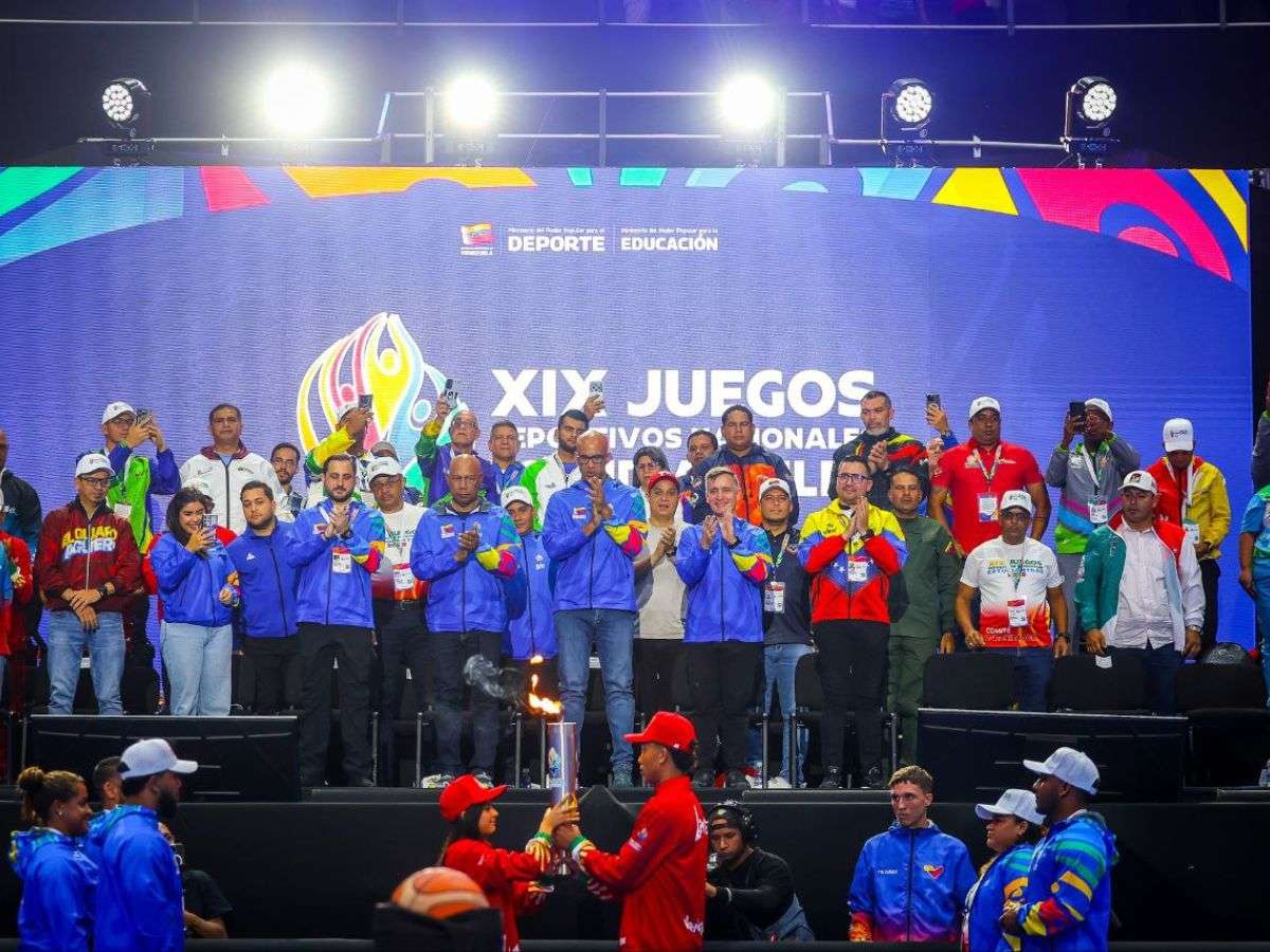 Justa estudiantil abrió oficialmente - Líder en deportes