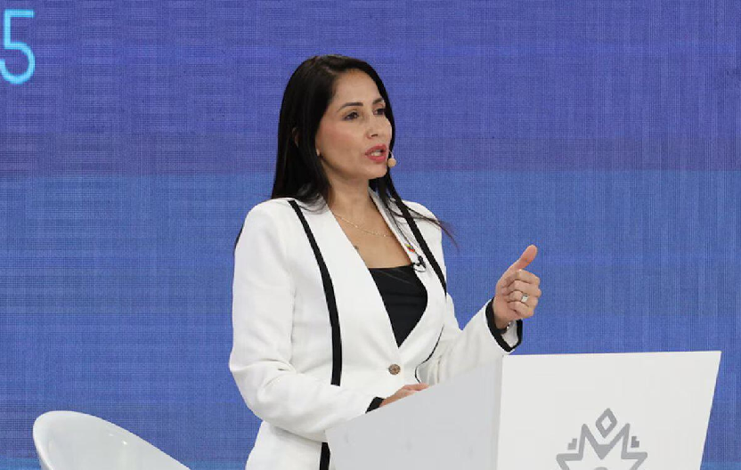 Luisa González denuncia que intentan vincularla a ella y a Rafael Correa con el 'Cartel de los Soles'