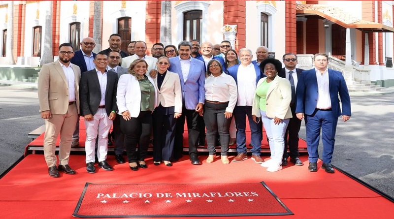 Maduro recibe a los alcaldes opositores para instalar el Consejo Federal de Gobierno