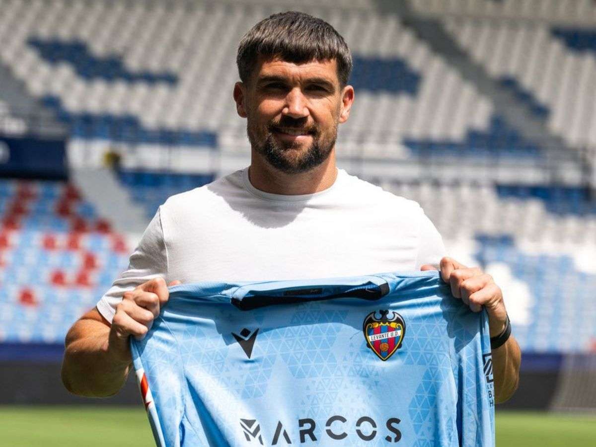 El portero Mathew Ryan firma con el Levante