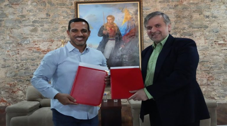 Venezuela e Irán se ponen de acuerdo para impulsar la producción de fibra óptica