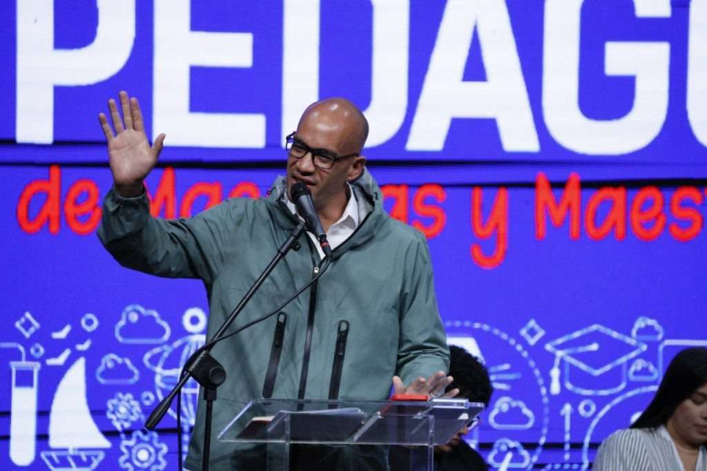 Docentes debaten propuestas para el plan de 10 años de la educación pública